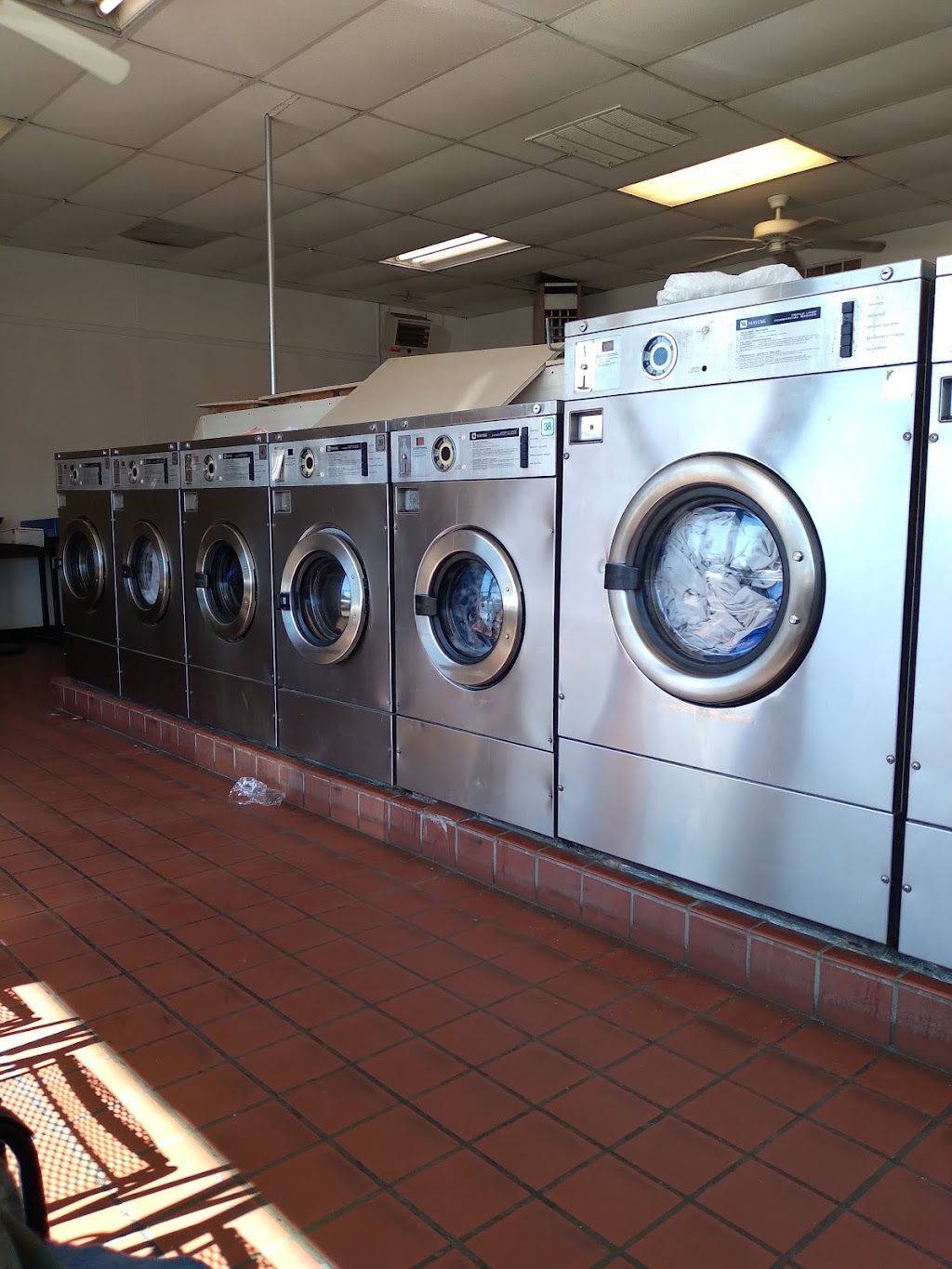 Daily wash coin laundry | 2201 Portlock Rd, Chesapeake, VA 23324, USA | Phone: (757) 532-8139