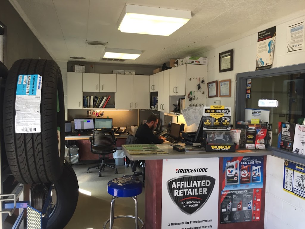 Meckfessel Tire & Auto | 1 Center St, Smithton, IL 62285, USA | Phone: (618) 234-0014