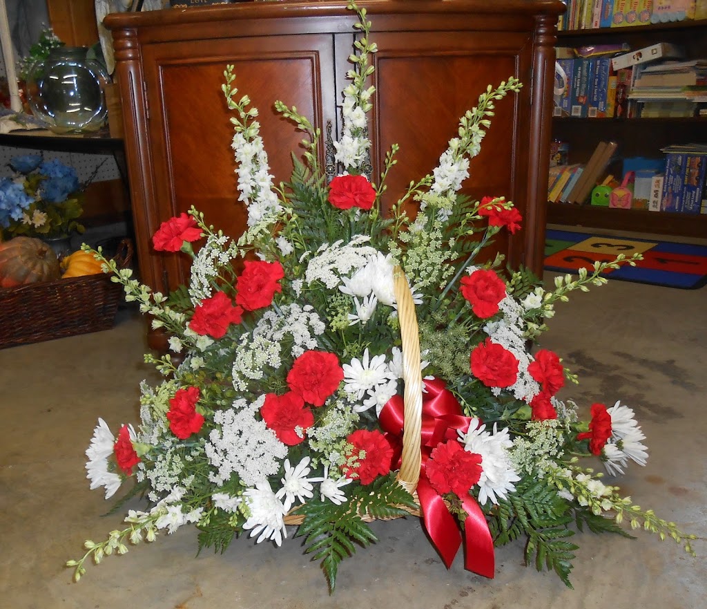 Hughes Gathering of Flowers | 415 W South St, Shelbyville, IN 46176, USA | Phone: (317) 421-0091