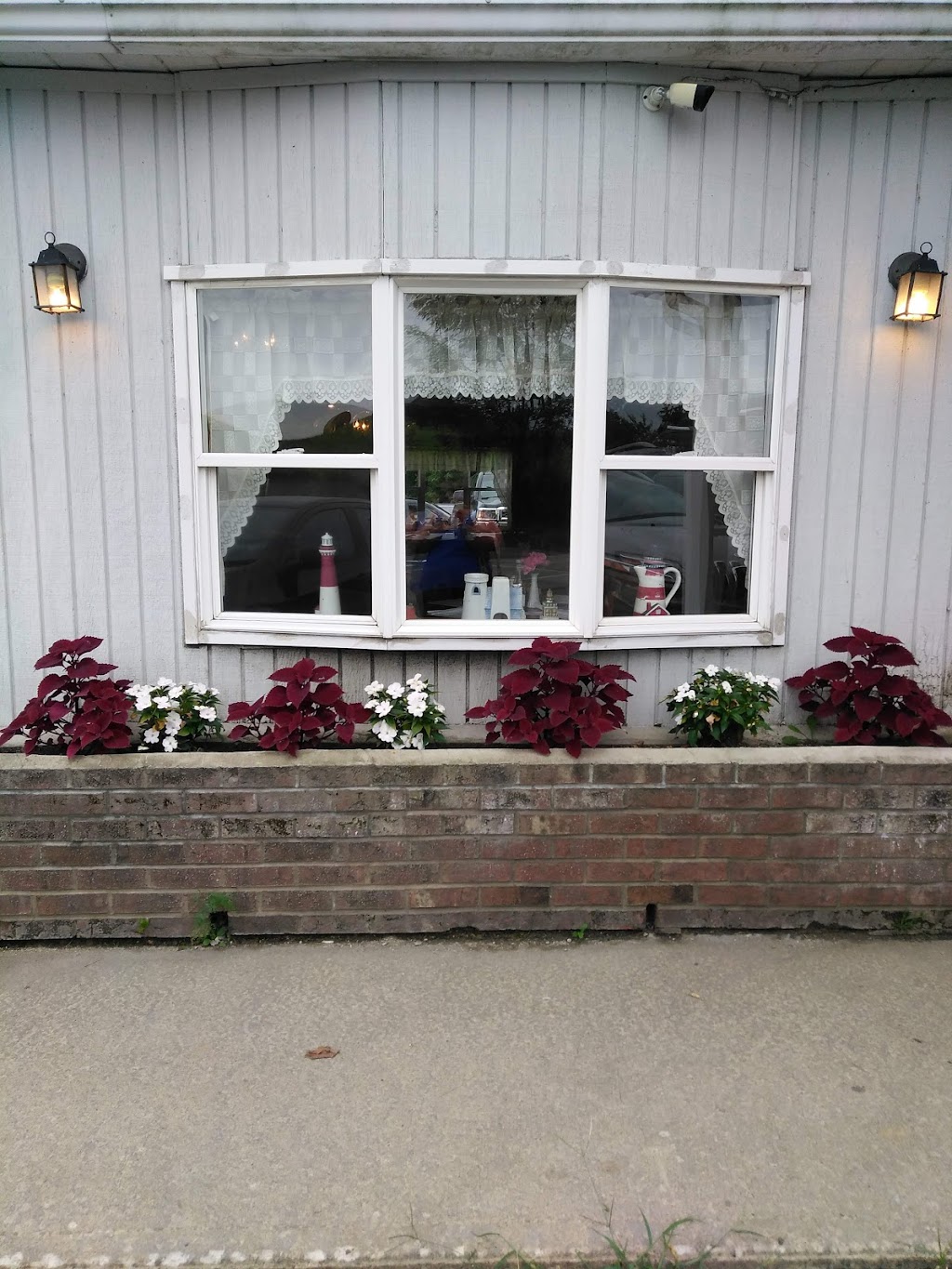 Lavernes Restaurant | 934 Jefferson Rd, Waynesburg, PA 15370, USA | Phone: (724) 883-2643