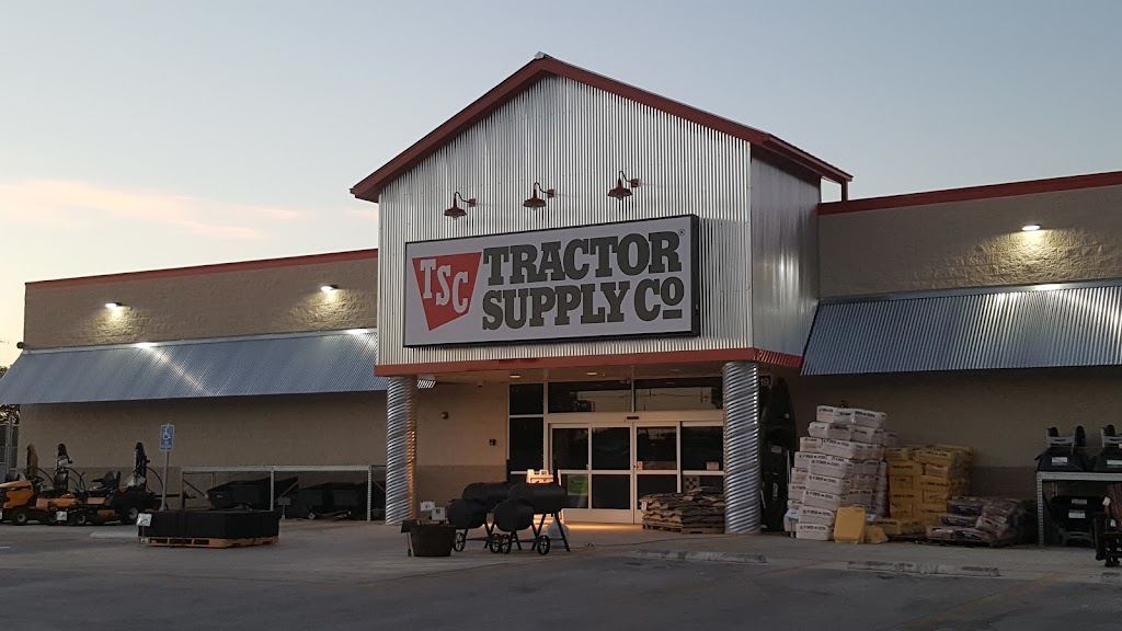 Tractor Supply Co. | 1919 TX-332 Loop, Liberty Hill, TX 78642, USA | Phone: (512) 778-9041