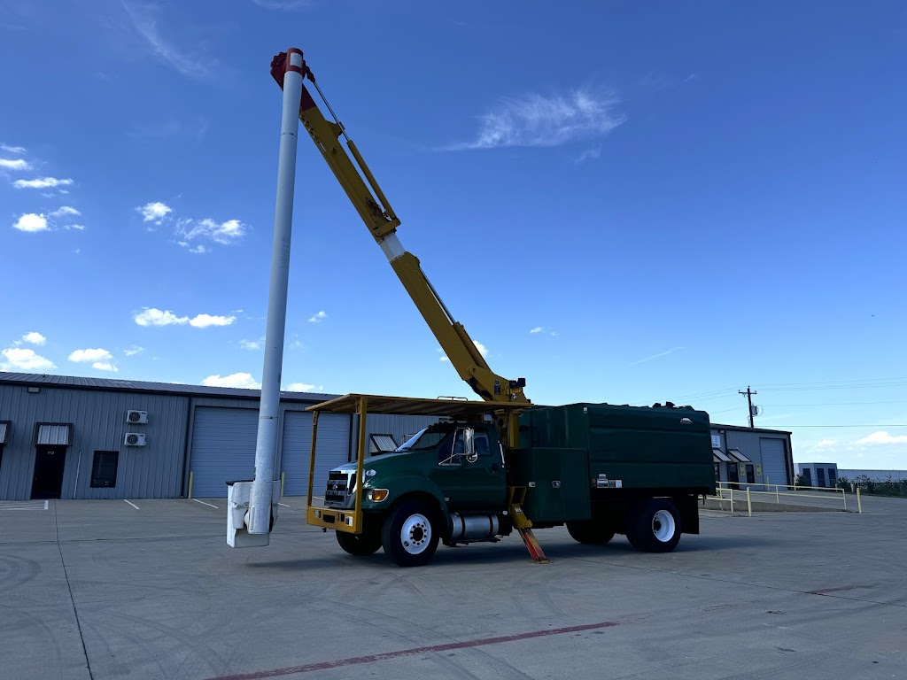 Lone Star Bucket Trucks | 1943 Golden Heights Rd, Fort Worth, TX 76177, USA | Phone: (972) 765-7819