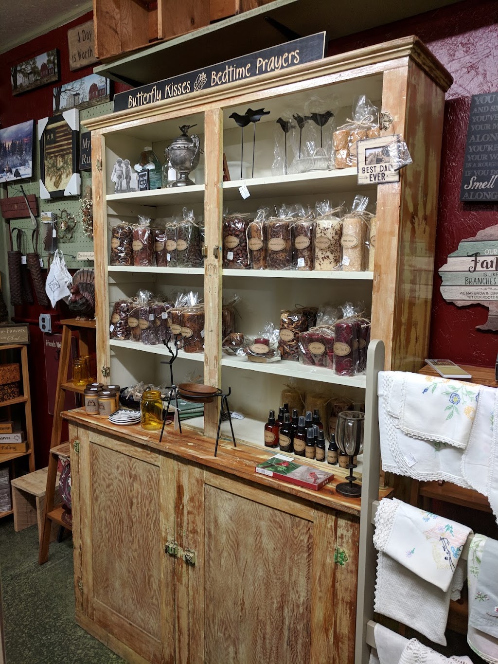 Walking In The Woods Gifts | 3456 Galloway Rd, Batavia, NY 14020, USA | Phone: (585) 344-2428