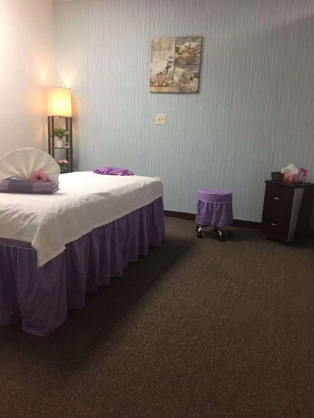 daisy massage and facial spa | 7339 E Colonial Dr Suite 8, Orlando, FL 32807, USA | Phone: (321) 888-9835