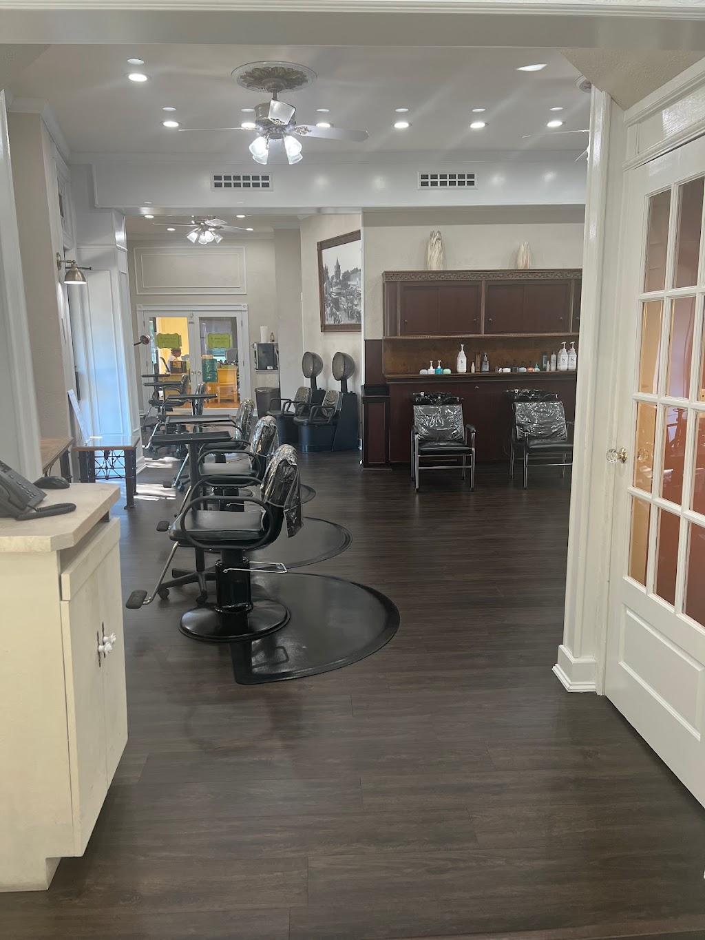 Salon Fringe | 180 Broadway, Amityville, NY 11701, USA | Phone: (631) 991-3180