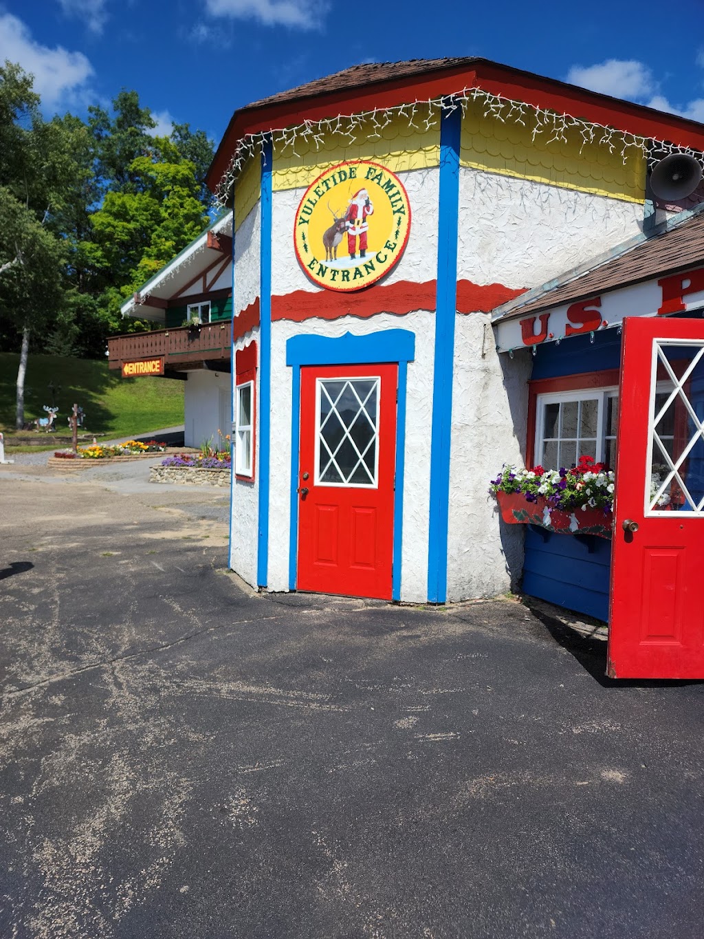 Santas Workshop, North Pole, NY | 324 Whiteface Memorial Hwy, Wilmington, NY 12997, USA | Phone: (518) 946-2211