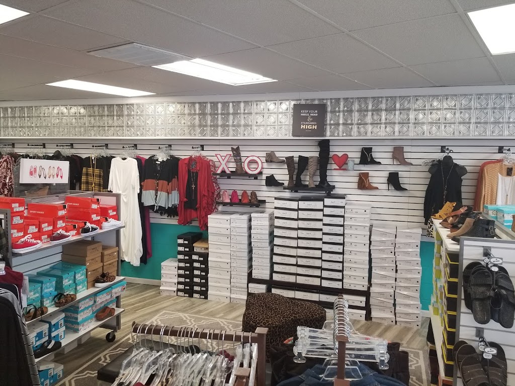 High-Falutin Boutique | 208 N Alamo St, Refugio, TX 78377, USA | Phone: (361) 526-7115