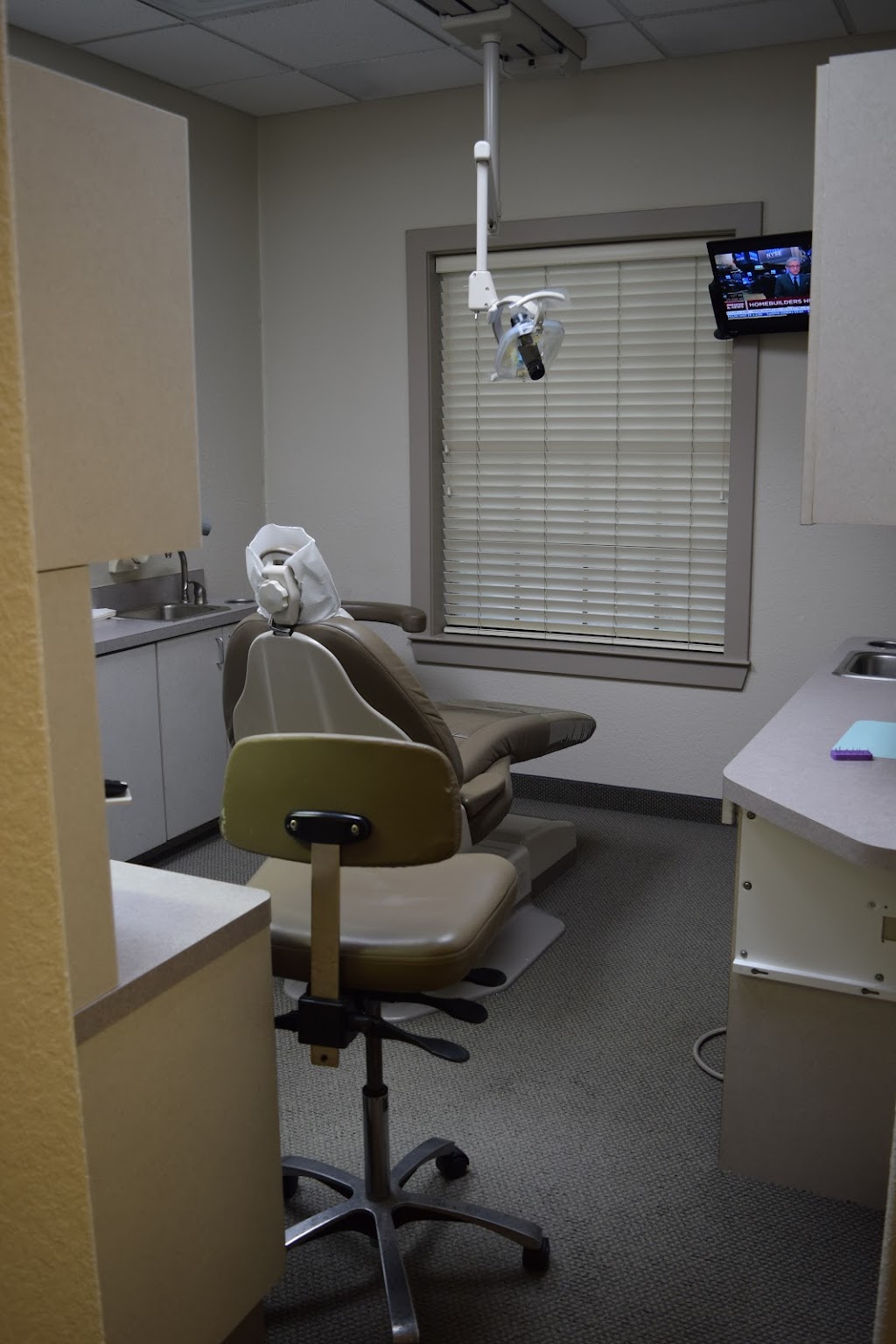 Crossroads Dental | 6190 Lyndon B Johnson Fwy Suite 100, Dallas, TX 75240, USA | Phone: (972) 386-7513