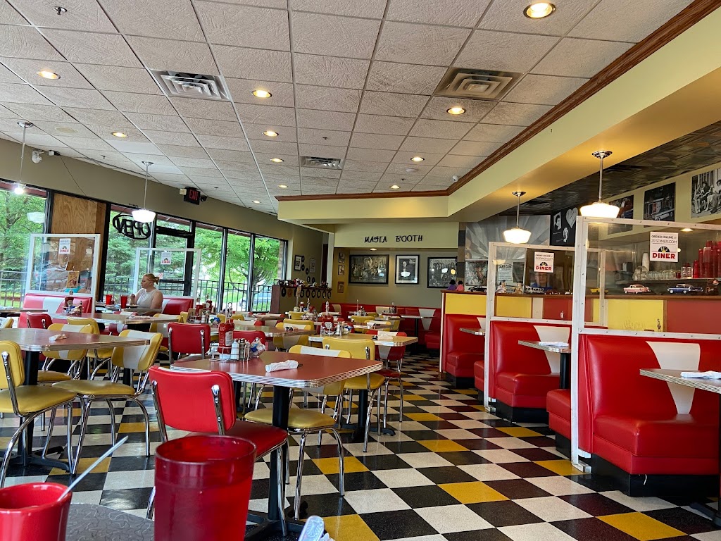 Zes Diner Woodbury | 2190 Eagle Creek Ln, Woodbury, MN 55129, USA | Phone: (651) 436-7196