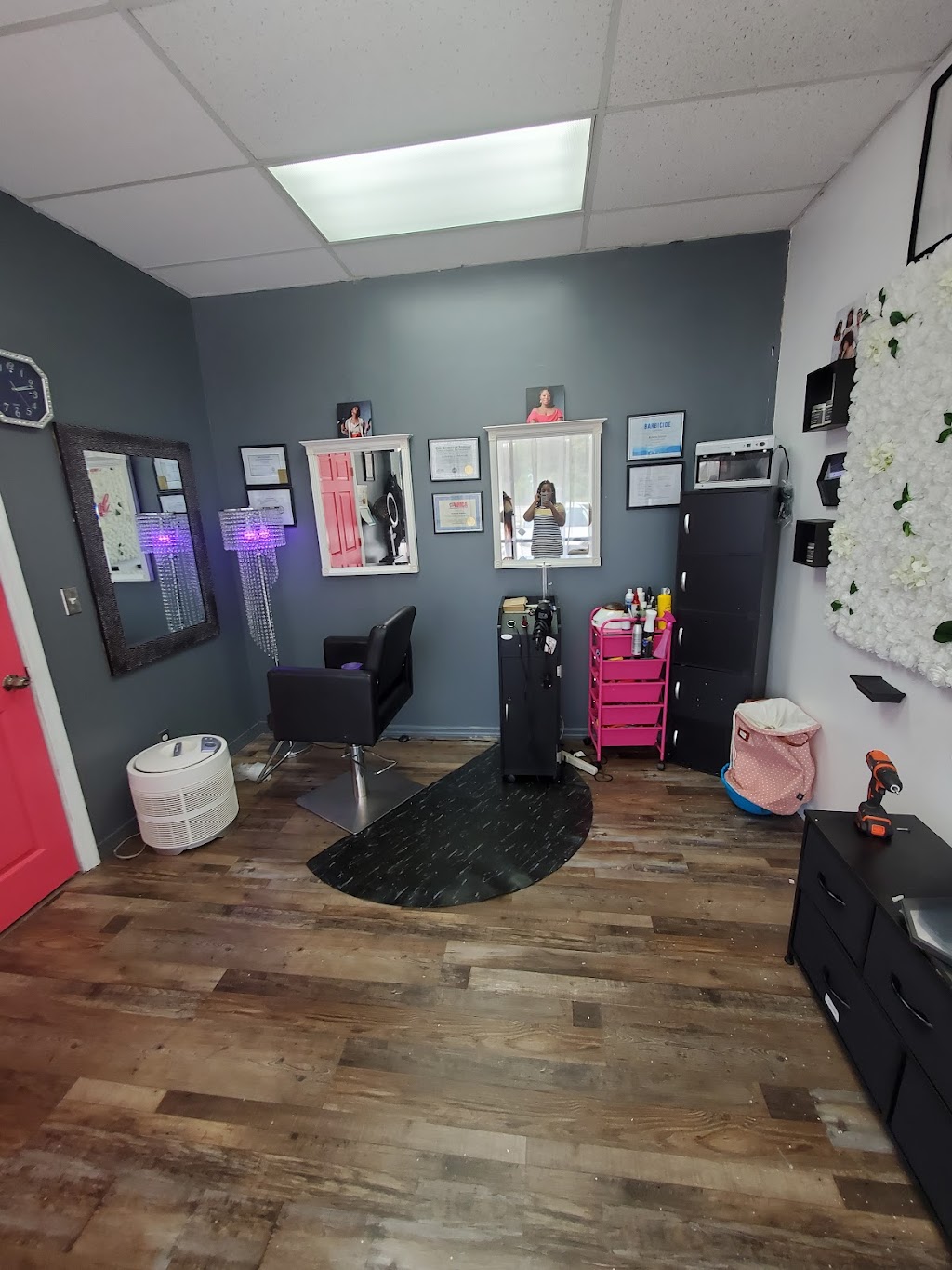 MANE Control Hair Care | 285 Dover Rd Suite 1, Clarksville, TN 37042, USA | Phone: (931) 263-2649