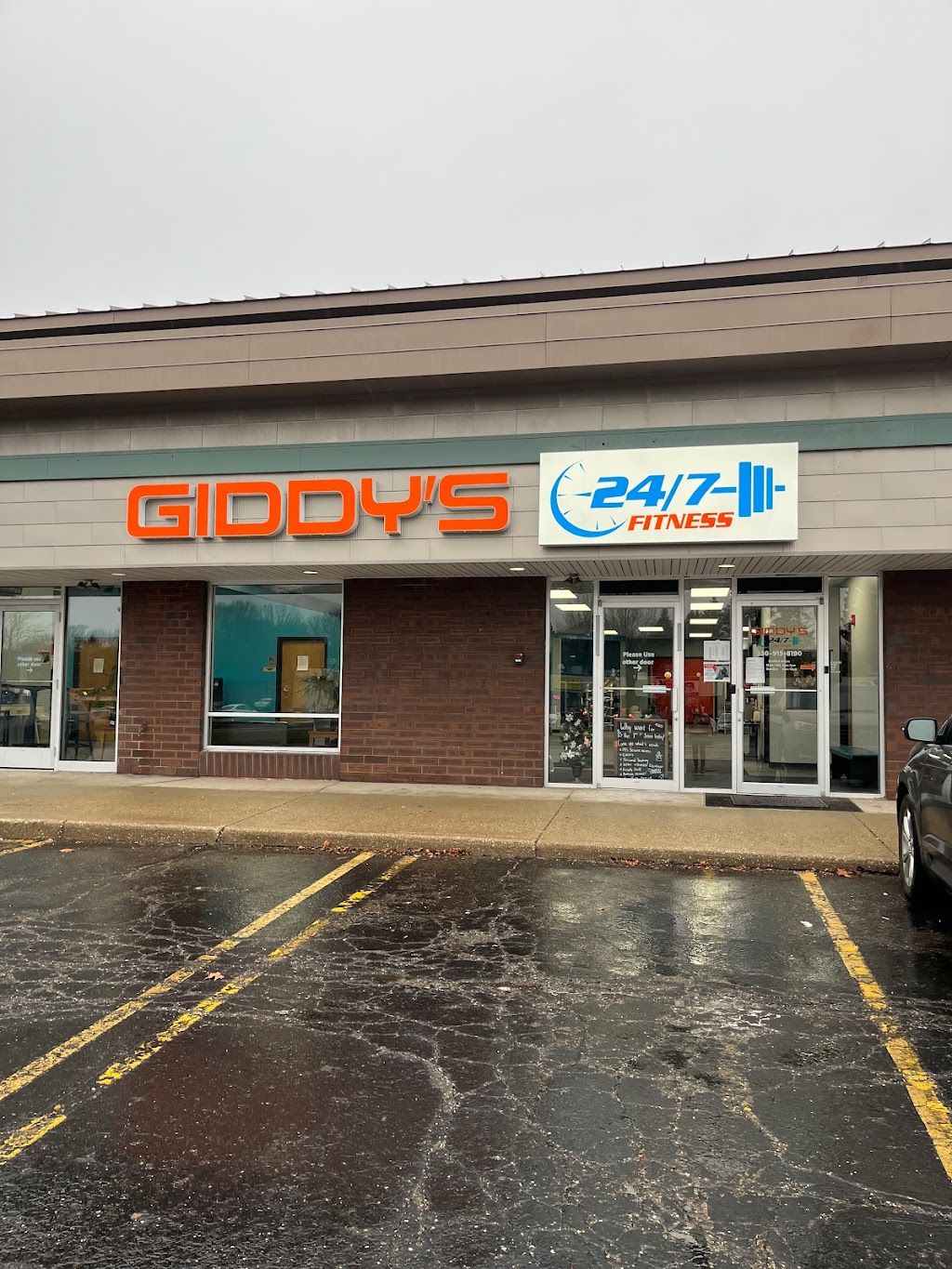 Giddys 24/7 Fitness | 2809 Whipple Ave NW, Canton, OH 44708, USA | Phone: (330) 915-8190