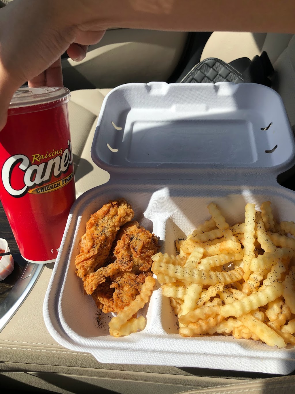 Raising Canes Chicken Fingers | 3150 Harbor Blvd, Costa Mesa, CA 92626, USA | Phone: (714) 540-1477