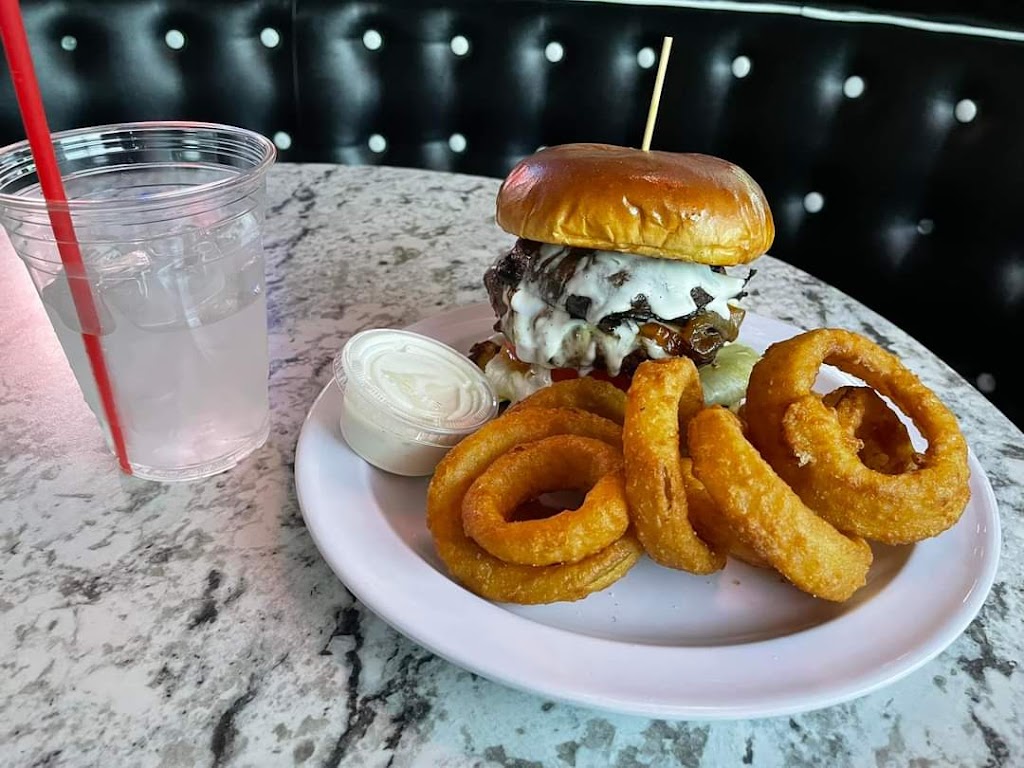 Bombshells Bar and Grill | 15863 Lorene Dr, Victorville, CA 92395, USA | Phone: (760) 951-0444