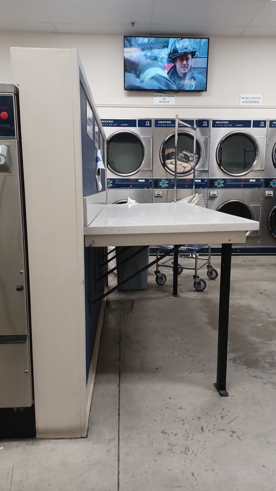 Countryside Laundromat | 1875 Countryside Dr, Turlock, CA 95380, USA | Phone: (209) 850-9235