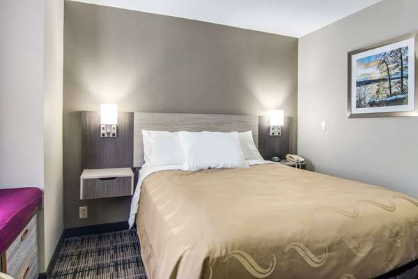 Quality Inn & Suites Grove City-Outlet Mall | 2049 Leesburg Grove City Rd, Mercer, PA 16137, USA | Phone: (724) 748-9920