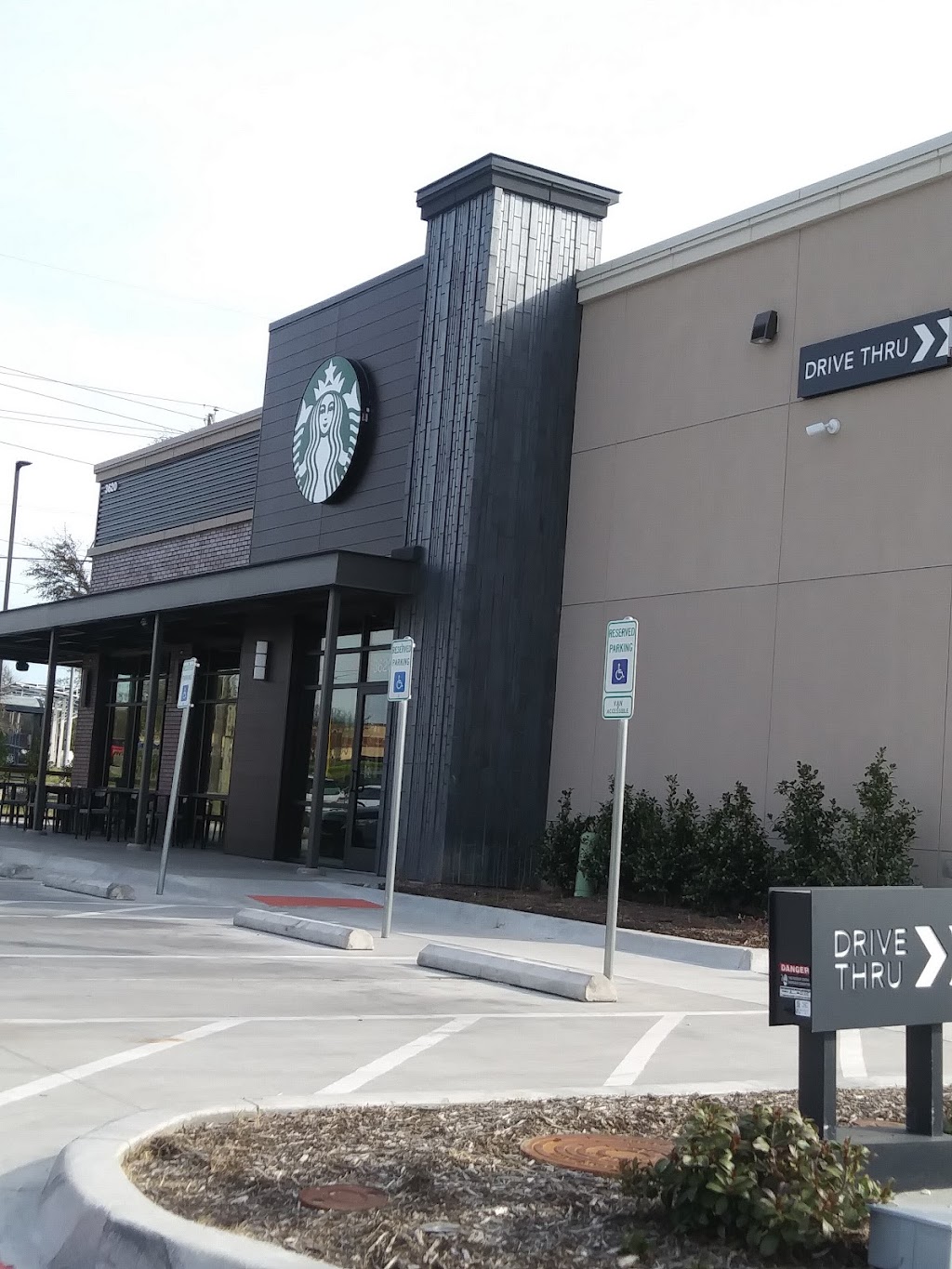 Starbucks | 3620 W Camp Wisdom Rd, Dallas, TX 75237, USA | Phone: (972) 780-5561