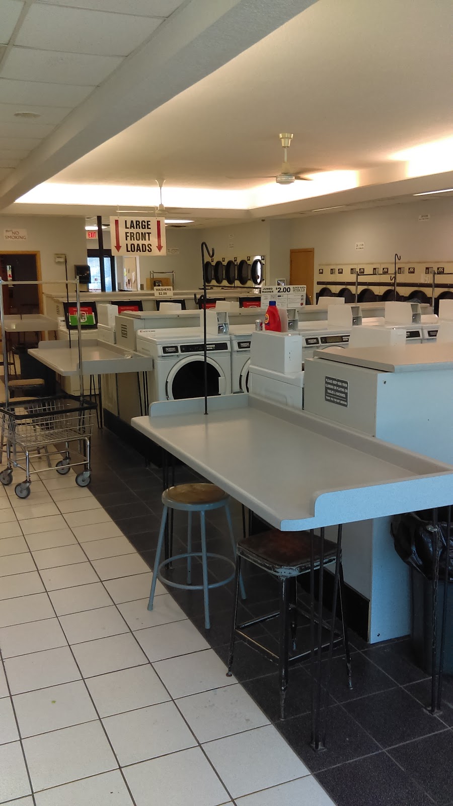 Summit Ave Laundry | 1415 Summit Ave, Waukesha, WI 53188, USA | Phone: (262) 548-3707