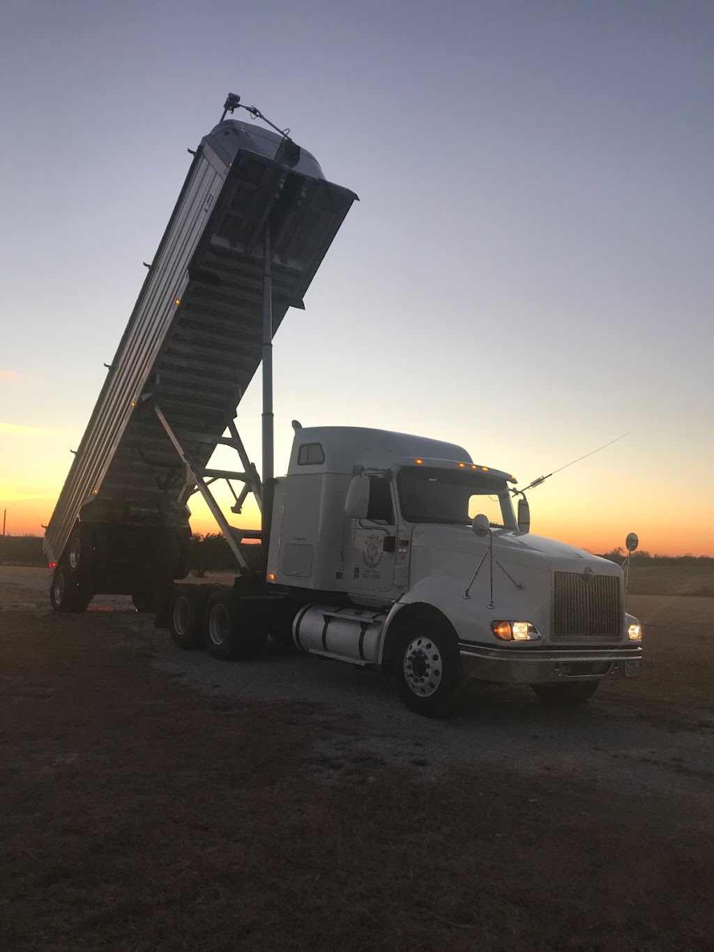Dirty Truck Logistics inc | 1027 Green Branch Rd, Weatherford, TX 76085, USA | Phone: (214) 215-0139