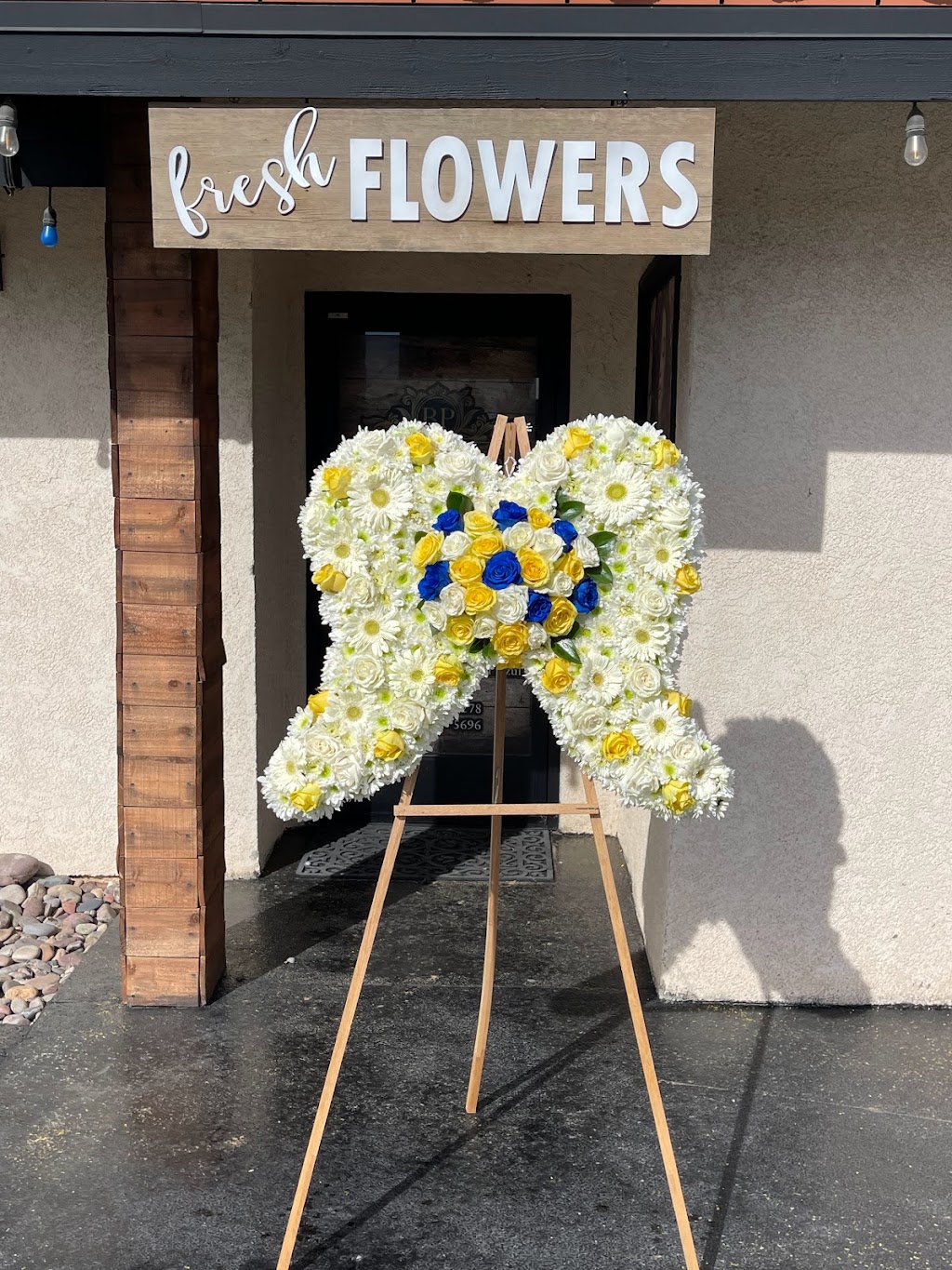 Blue Petals Floral Designs and Salon | 14968 Main St Ste B, Hesperia, CA 92345, USA | Phone: (760) 881-6278