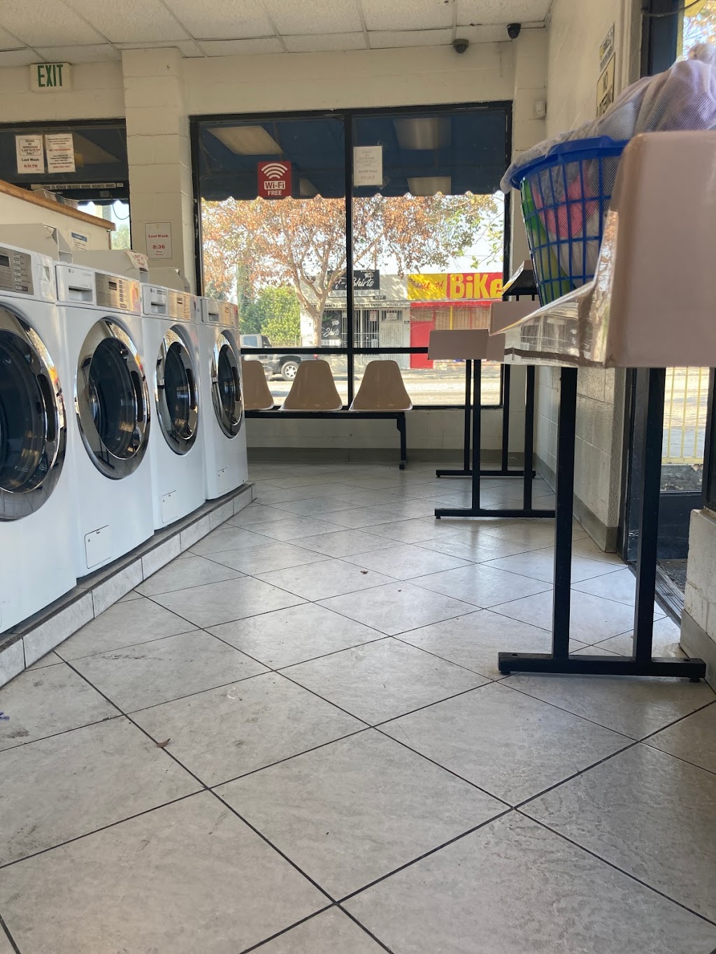 Lavanderia Coin Laundry | 457 W Holt Ave, Pomona, CA 91768, USA | Phone: (909) 469-4824