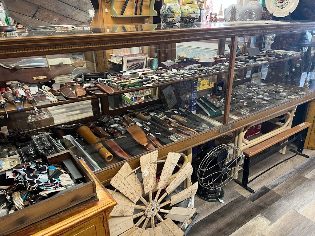 Main Street Mercantile | 200 N Main St, Muenster, TX 76252, USA | Phone: (940) 736-3090