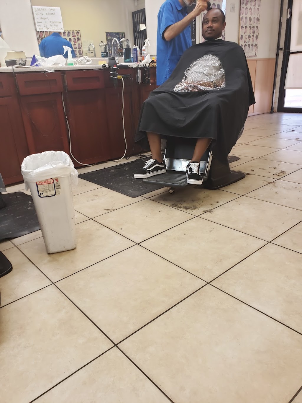 Royal Barber Shop | 11837 N 19th Ave, Phoenix, AZ 85029, USA | Phone: (602) 749-0645