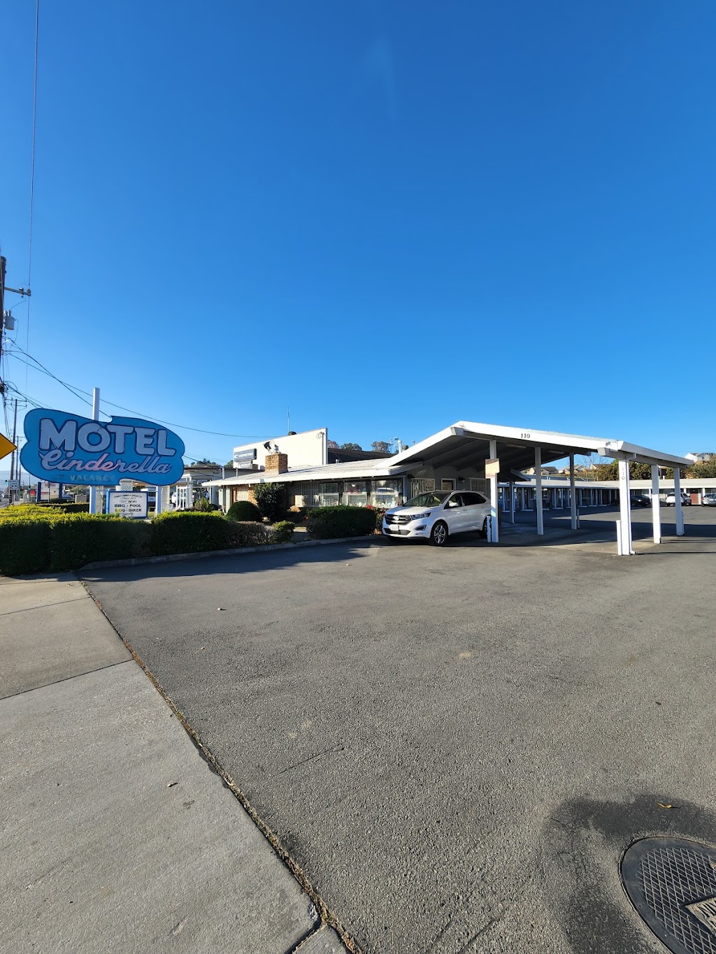 Cinderella Motel | 110 San Felipe Rd, Hollister, CA 95023, USA | Phone: (831) 637-5761