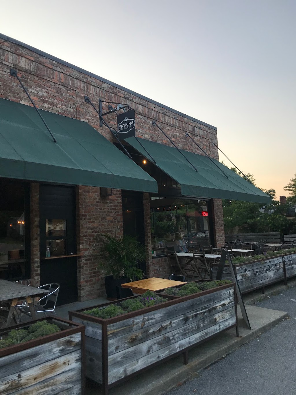 Skyking Pizza | 385 N Main St, Kingston Springs, TN 37082, USA | Phone: (615) 952-3107