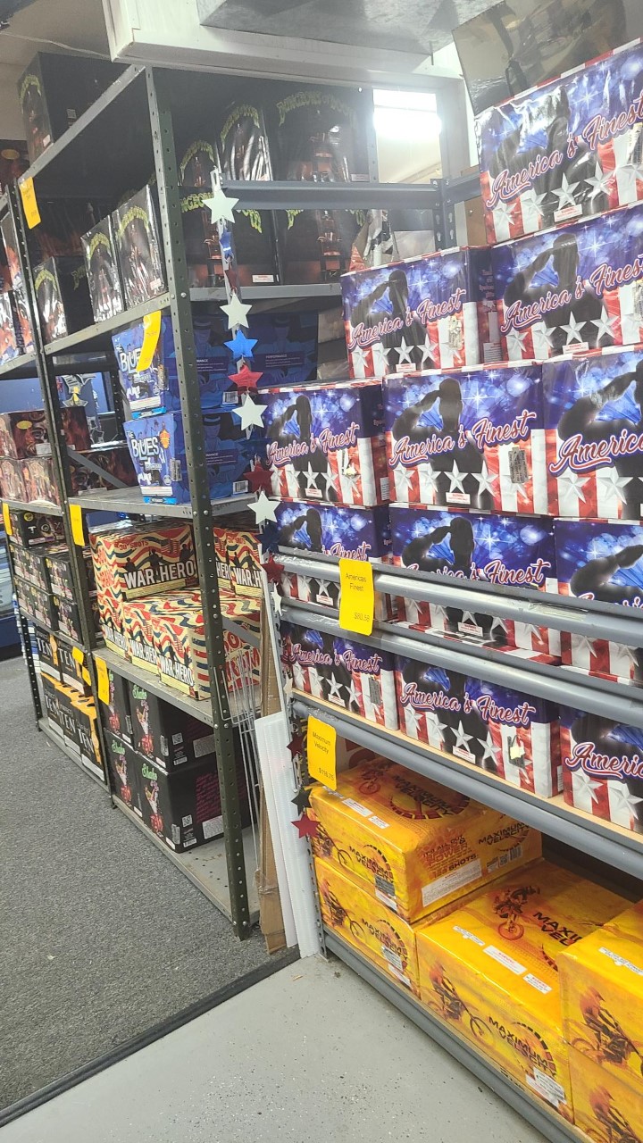 1/2 Price Fireworks | 600 Elm St, Lawrenceburg, IN 47025, USA | Phone: (812) 537-3115