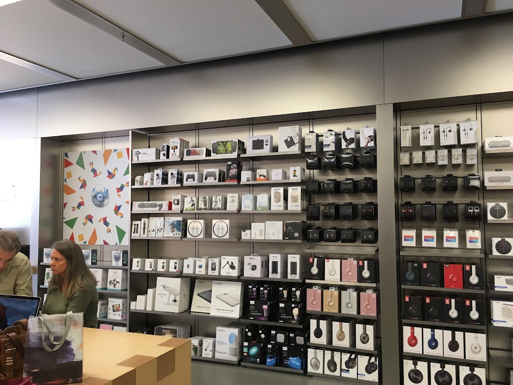 Apple Carlsbad | 1923 Calle Barcelona, Carlsbad, CA 92009, USA | Phone: (760) 697-9800