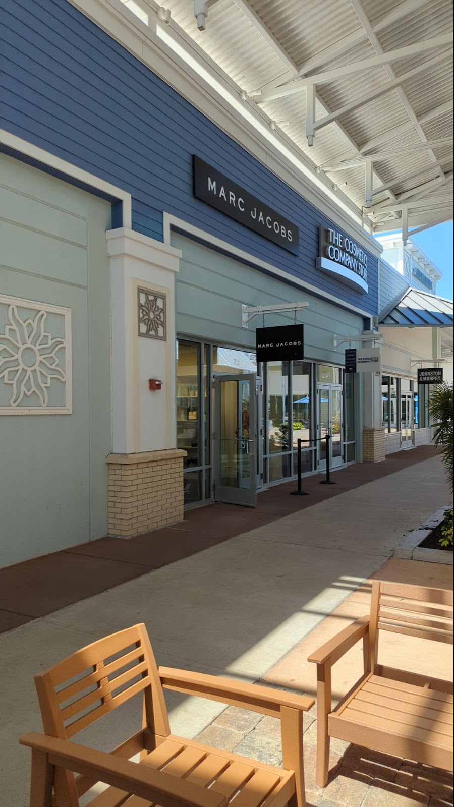 Marc Jacobs - Tampa Premium Outlets | 2364 Grand Cypress Dr Ste 215, Lutz, FL 33559, USA | Phone: (813) 726-2070
