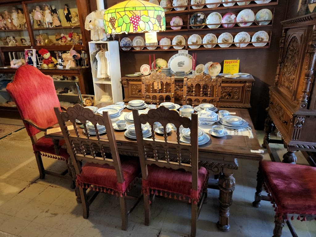 Virginia Jarvis Antiques | 701 Main St, Winfield, KS 67156, USA | Phone: (620) 221-1732