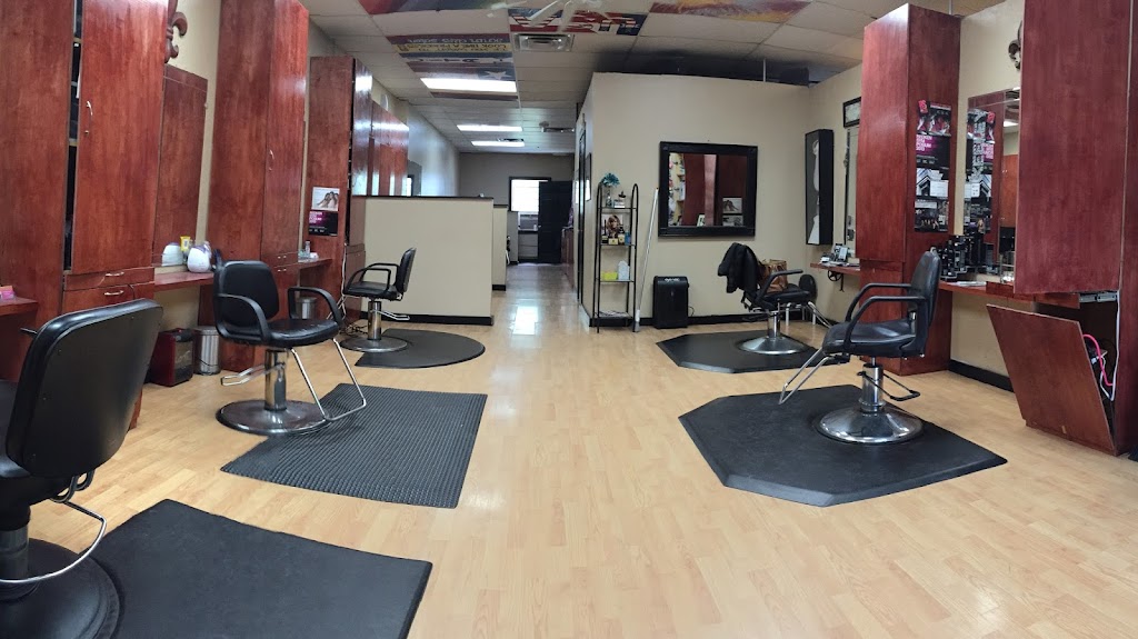 Krum Clips Hair Salon | 110 W McCart St, Krum, TX 76249, USA | Phone: (940) 482-3450