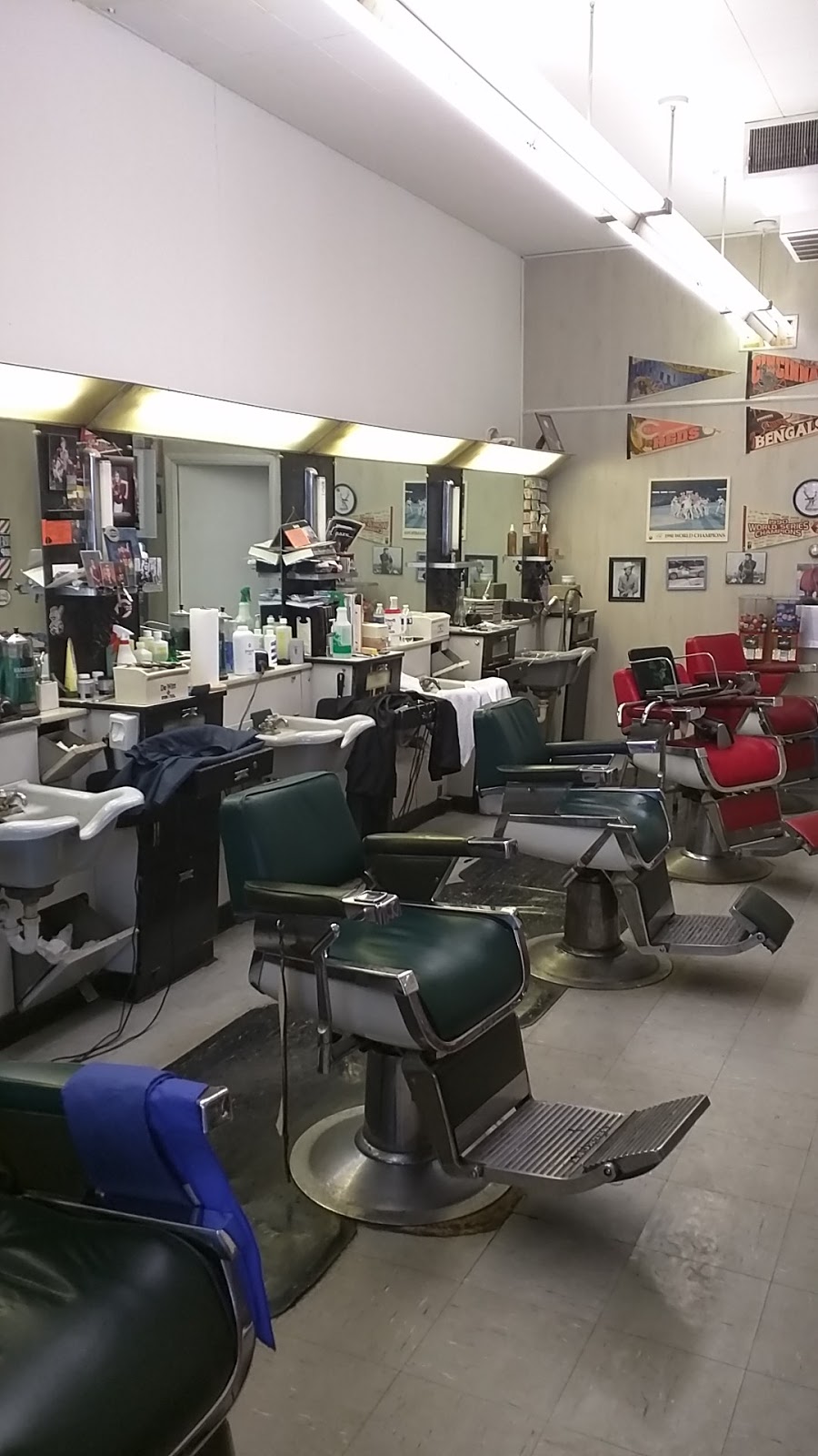 Hamilton Plaza Barbershop | 2432 Dixie Hwy, Hamilton, OH 45015, USA | Phone: (513) 863-6913