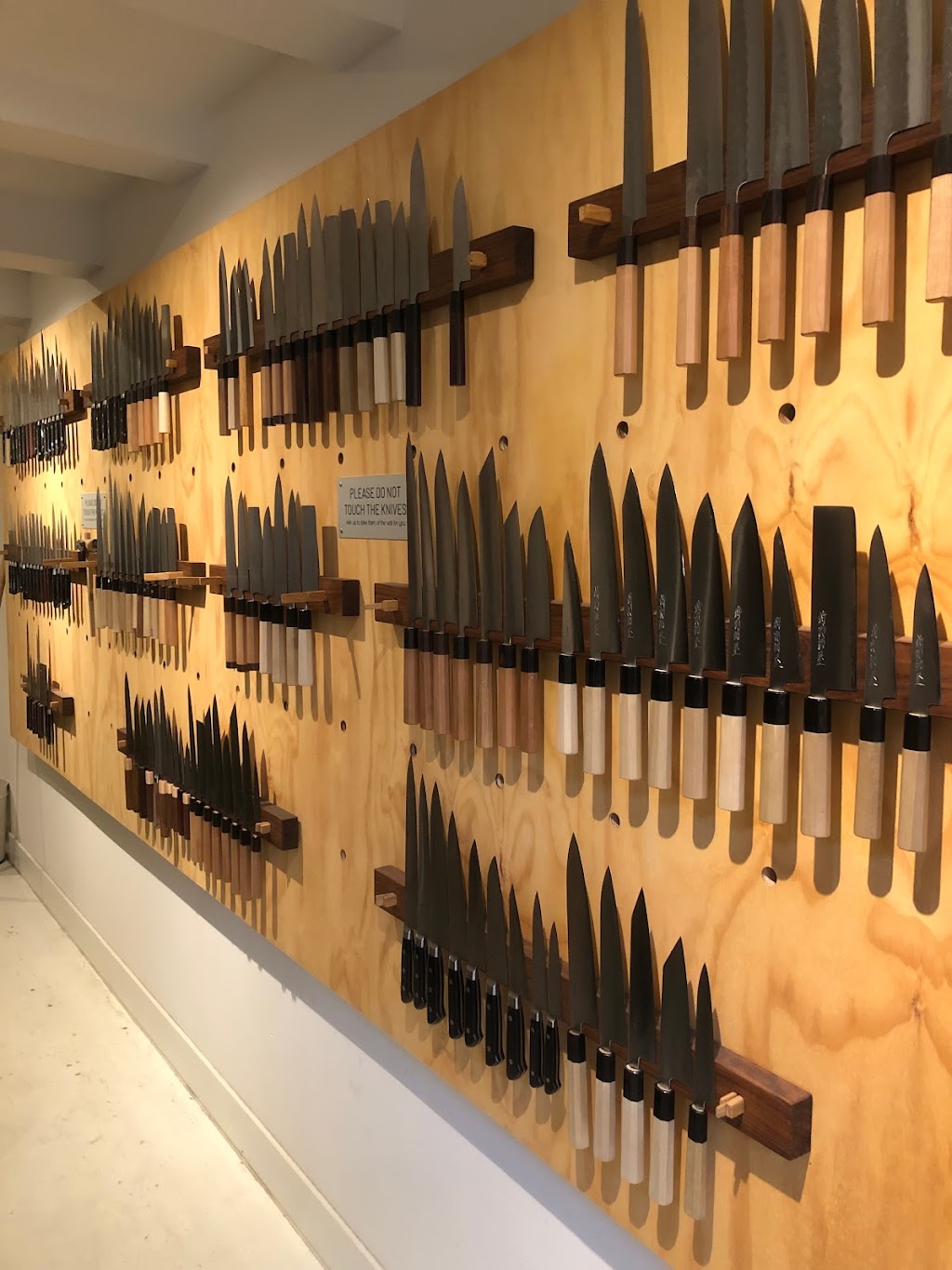 Karasu Japanese Knives | Weteringstraat 19HS, 1017 SL Amsterdam, Netherlands | Phone: 06 30540036