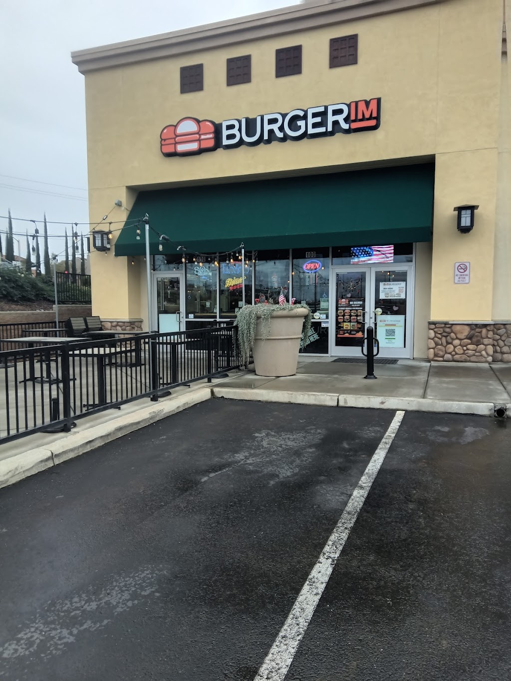Burgerim Gourmet Burgers | 4040 Sunrise Blvd #100, Rancho Cordova, CA 95742, USA | Phone: (916) 351-0105