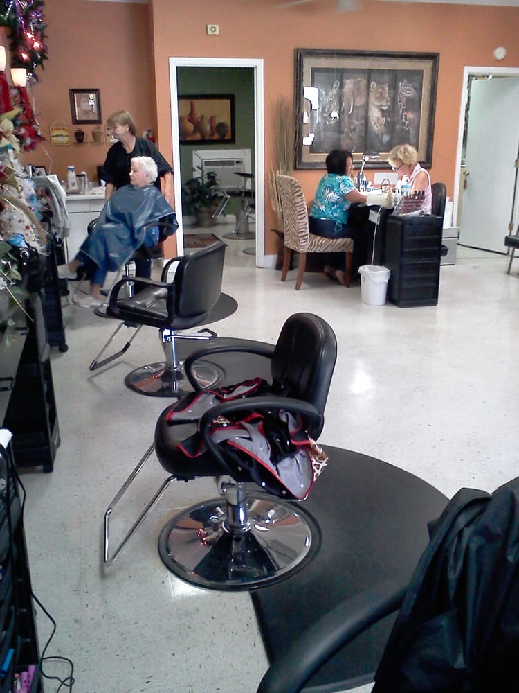 Foxs Hair Den Inc. | 8704 N Mobley Rd, Odessa, FL 33556, USA | Phone: (813) 920-5662