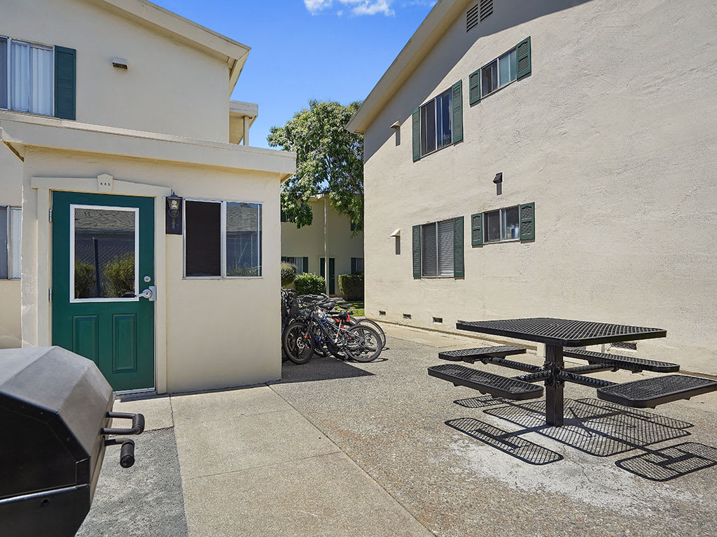 Colonial Garden Apartments | 460 N Humboldt St #1, San Mateo, CA 94401 | Phone: (833) 357-4205