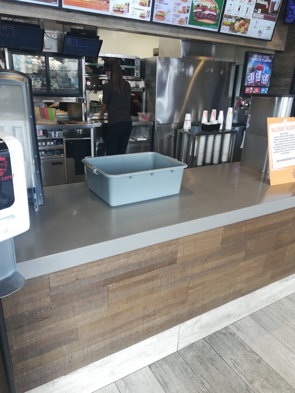 Burger King | 3190 Long Beach Rd, Oceanside, NY 11572, USA | Phone: (516) 594-1026