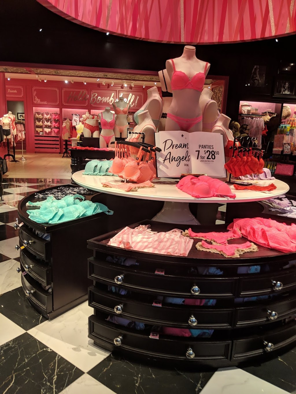 Victorias Secret | 1 Crossgates Mall Rd L-204, Albany, NY 12203, USA | Phone: (518) 452-4393