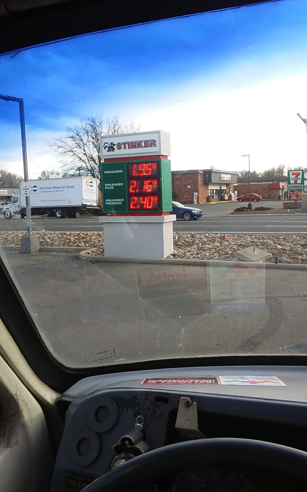 Sinclair Gas Station | 1700 Main St, Longmont, CO 80501, USA | Phone: (303) 678-1700