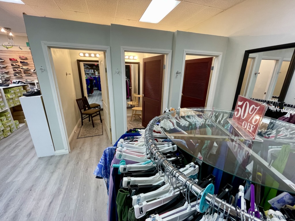 Uniformland | 23360 Valencia Blvd Suite G, Valencia, CA 91355, USA | Phone: (661) 255-2033