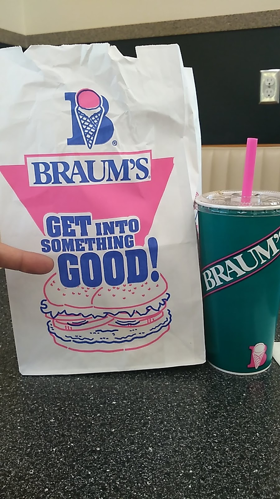 Braums Ice Cream & Dairy Store | 1615 S Main St, Kingfisher, OK 73750, USA | Phone: (405) 375-5454