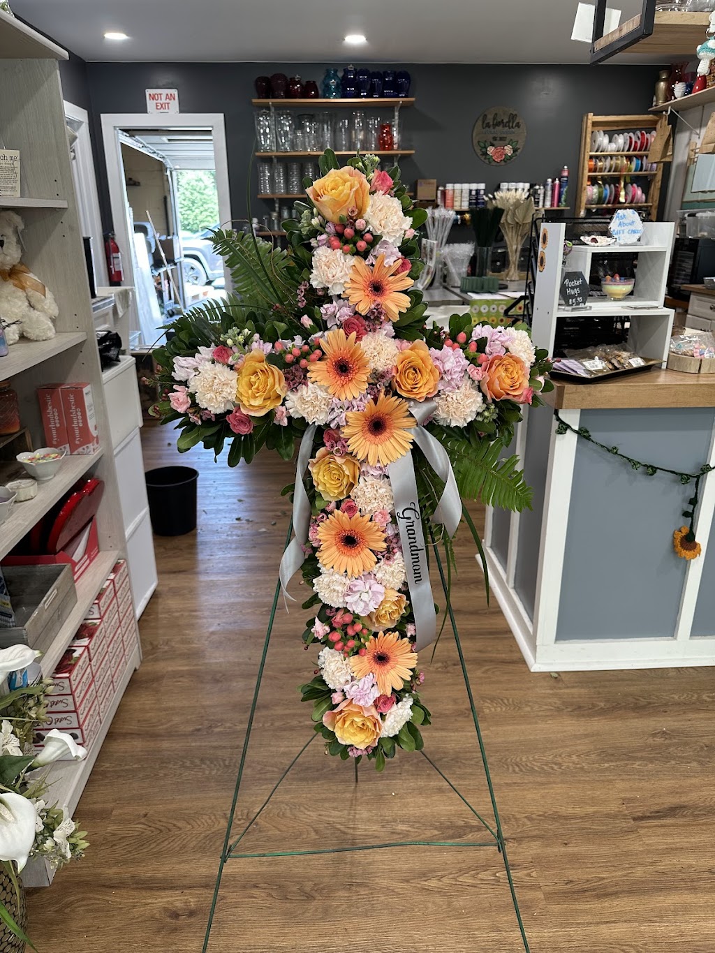 La Fiorella Floral Design | 206 Sunset Rd, Burlington, NJ 08016, USA | Phone: (609) 614-1569