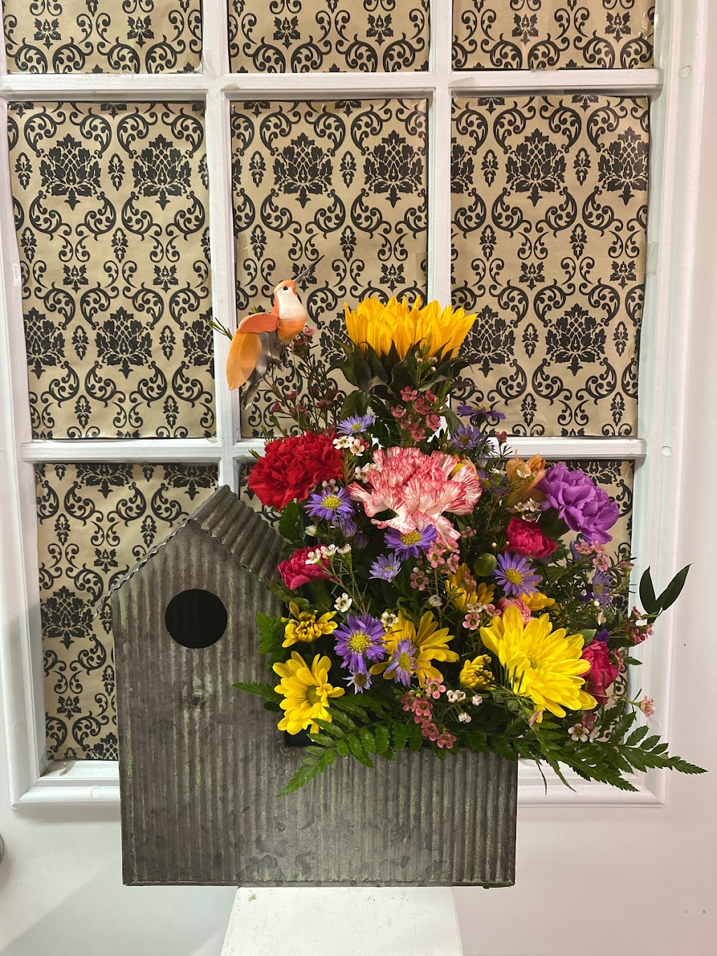 Lamont Flower & Gift Shop | 11009 Main St, Lamont, CA 93241, USA | Phone: (661) 845-2198