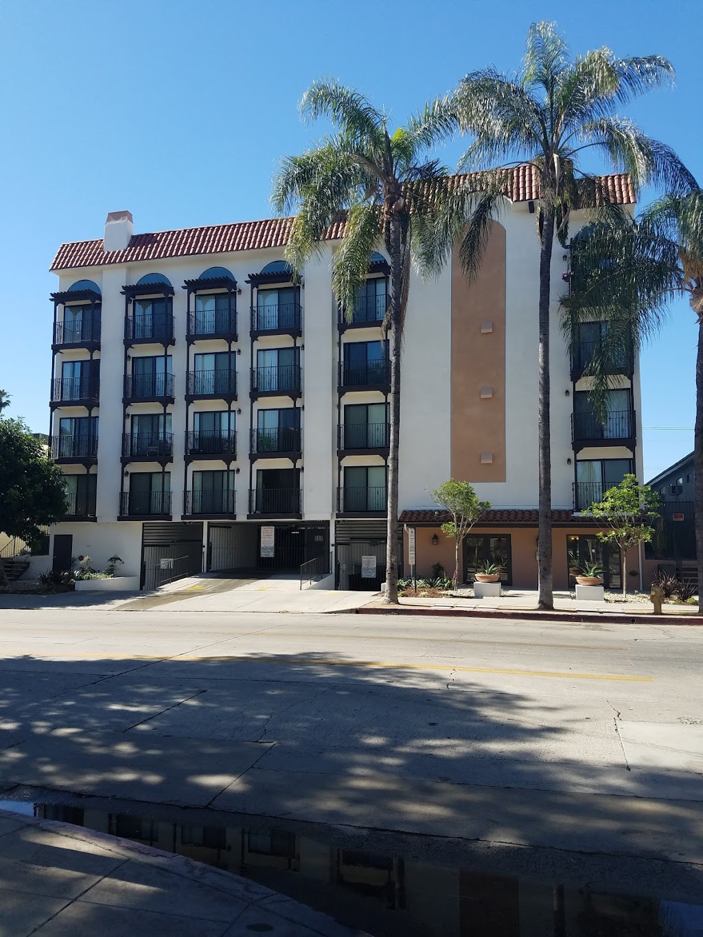 Camarillo Sunshine Apartments | 11162 Camarillo St # 309, North Hollywood, CA 91602 | Phone: (818) 762-0888