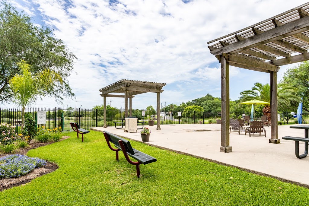 The Park at Aviano Apartment Homes | 2500 E James Ave, Baytown, TX 77520, USA | Phone: (281) 422-0521