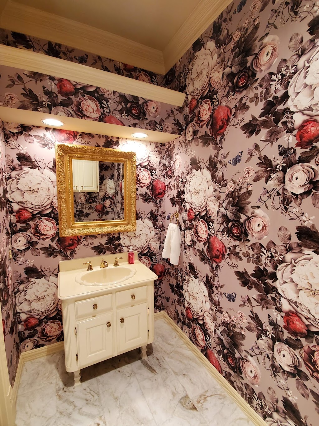 Creative Wallcovering/Installer | 608 Green Mound Dr, Glenn Heights, TX 75154, USA | Phone: (972) 765-3474