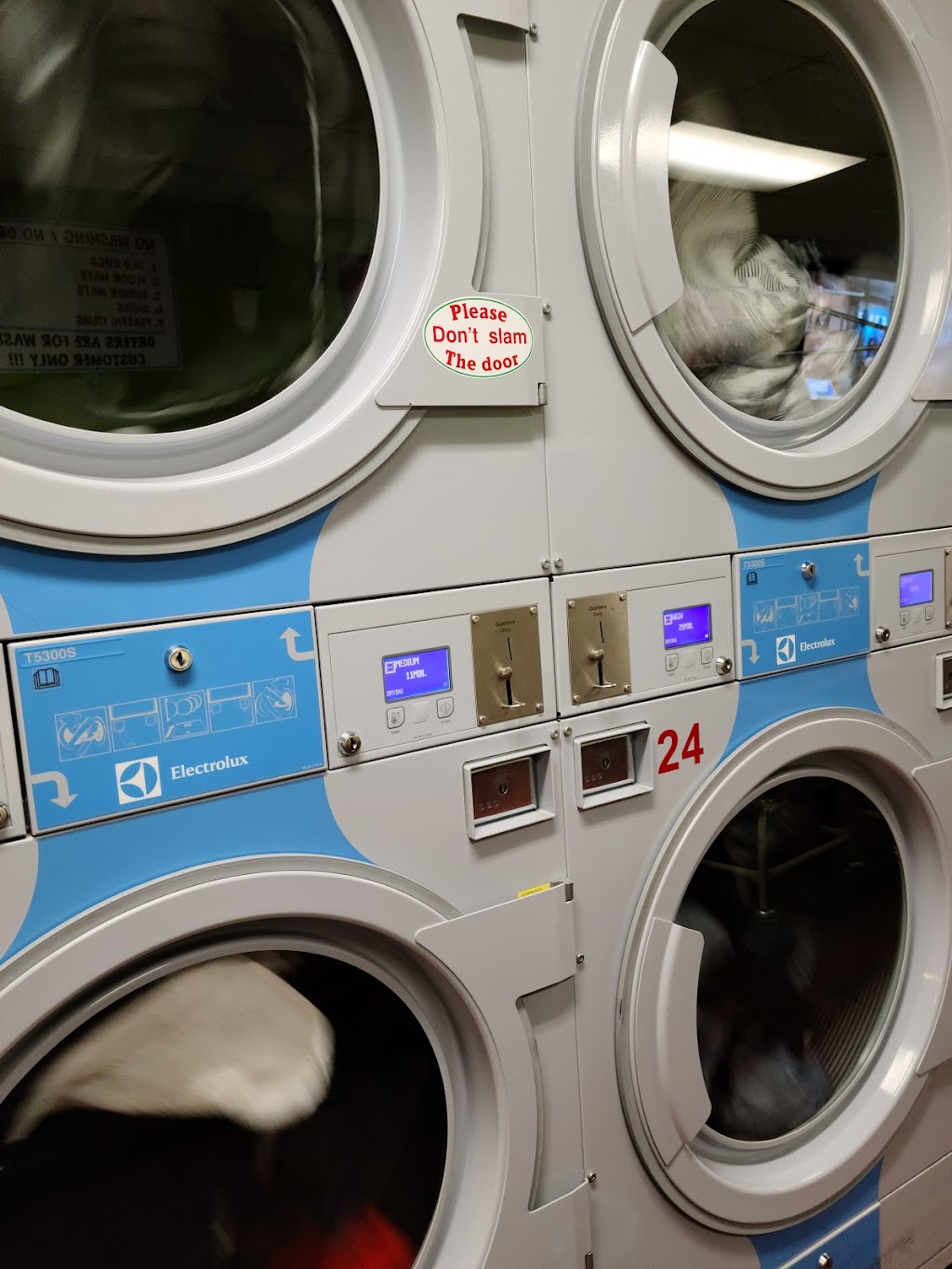 Green Wave Laundromat corp. | 222-13 Braddock Ave, Queens Village, NY 11428, USA | Phone: (718) 740-5004