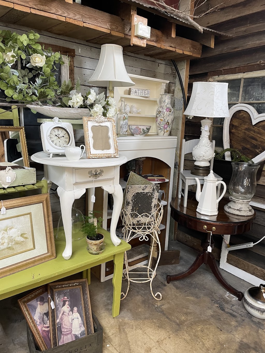 Georgie Jane’s Antiques and Gifts | 1865 Warren C Coleman Blvd, Concord, NC 28025, USA | Phone: (704) 782-8592